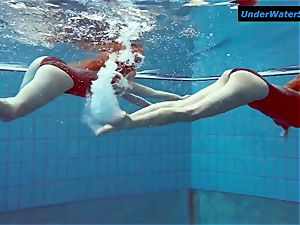 2 red-hot teenagers underwater